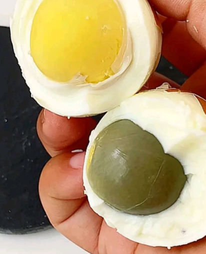 煮雞蛋為什么蛋黃變綠了？